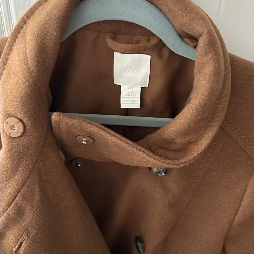 H&M Classic Tan Jacket with 2 Front Pockets and Button Up Collar if Desired EUC - Picture 6 of 7